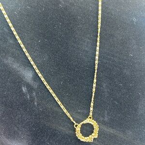 Elegant Gold Wreath Pendant Necklace